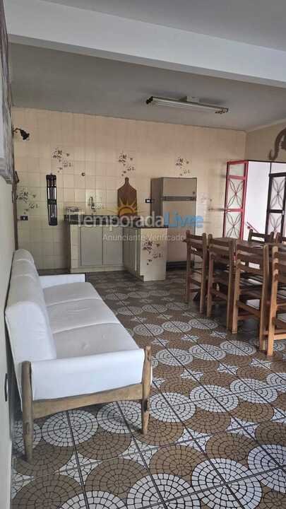 Casa para aluguel de temporada em águas de Lindóia (Centro)