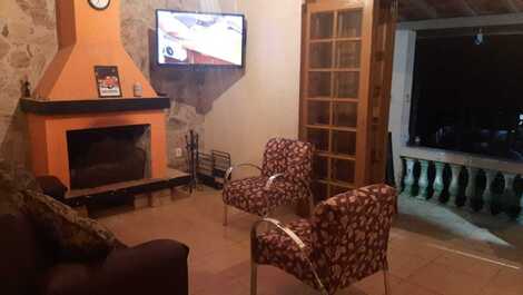 Wonderful place with swimming pool, lake, stream, court 100kms from SP.