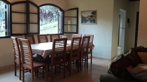 Wonderful place with swimming pool, lake, stream, court 100kms from SP.