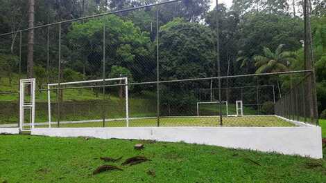 Wonderful place with swimming pool, lake, stream, court 100kms from SP.