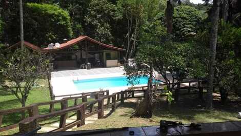 Wonderful place with swimming pool, lake, stream, court 100kms from SP.