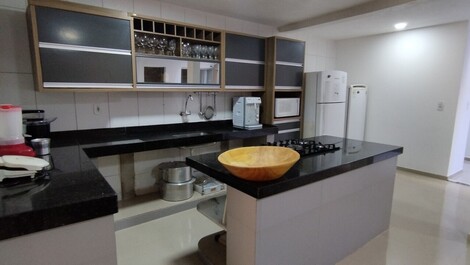 Cód.D003-Casa 4 suítes c/ar, 15 pessoas, piscina hidromassagem, Centro