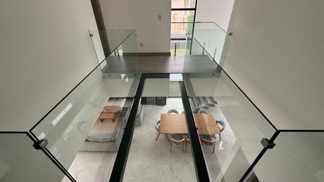 Casa NUEVA, 4 suites, excelente ubicación, Jurerê Internacional!