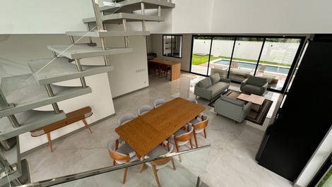 Casa NUEVA, 4 suites, excelente ubicación, Jurerê Internacional!