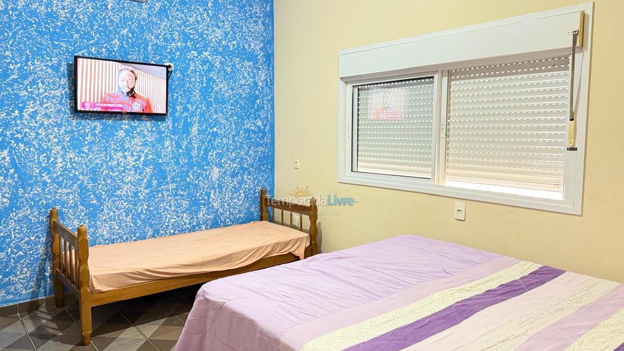 Casa para aluguel de temporada em Caraguatatuba (Golfinho)