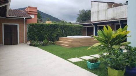 Luxury house with jacuzzi - Enseada - Ubatuba - 200m from the beach