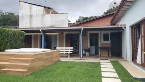 Luxury house with jacuzzi - Enseada - Ubatuba - 200m from the beach