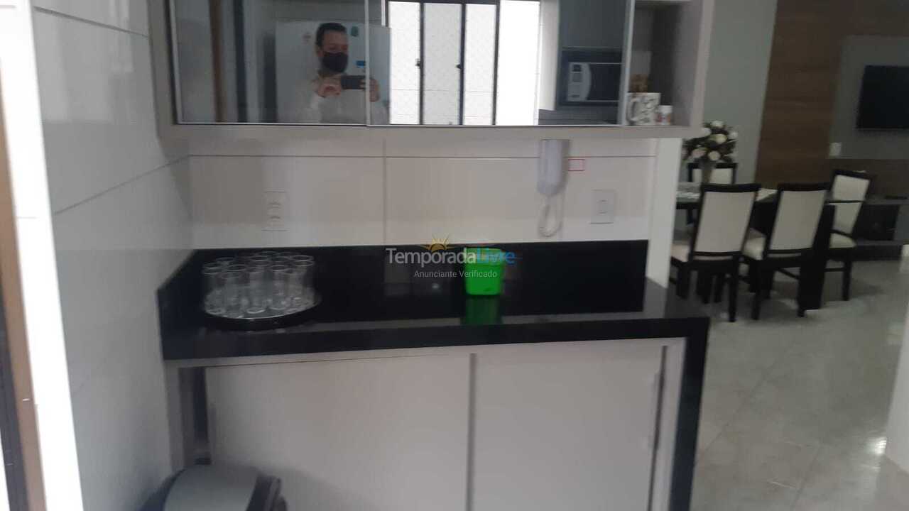 Apartamento para alquiler de vacaciones em Itapema (Meia Praia)