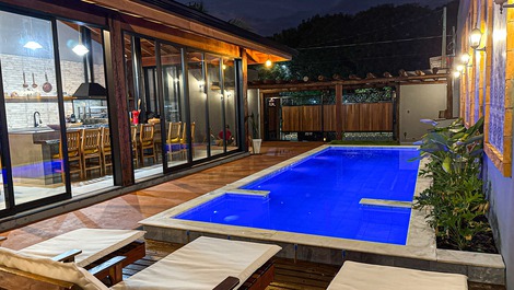 Cedro House, 80 metros do parque, do lado!