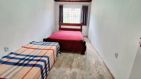 Quarto 4, com blackout e ventilador