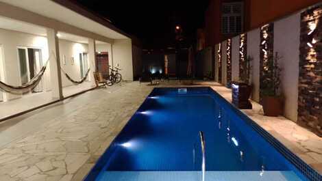 Piscina a noite