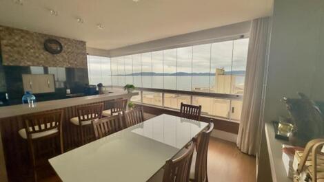 Sala conjugada com sacada fechada