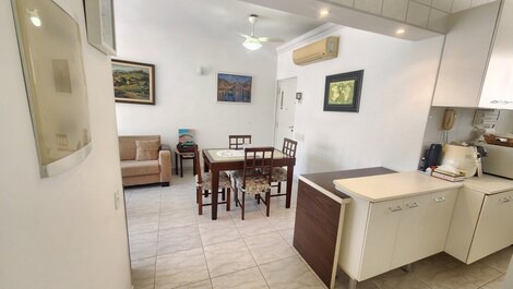 2 bedroom apartment with air conditioning, Pitangueiras, 1 parking space, beach service