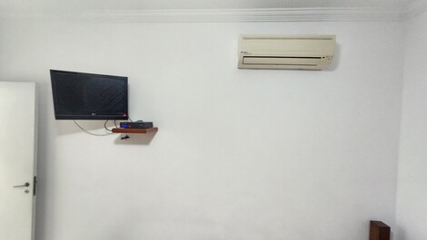 2 bedroom apartment with air conditioning, Pitangueiras, 1 parking space, beach service