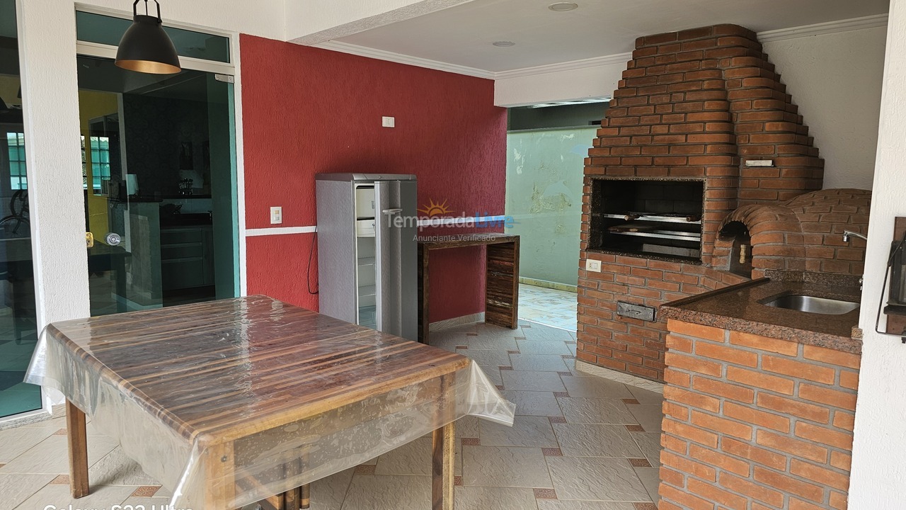 Casa para aluguel de temporada em Ubatuba (Lagoinha)