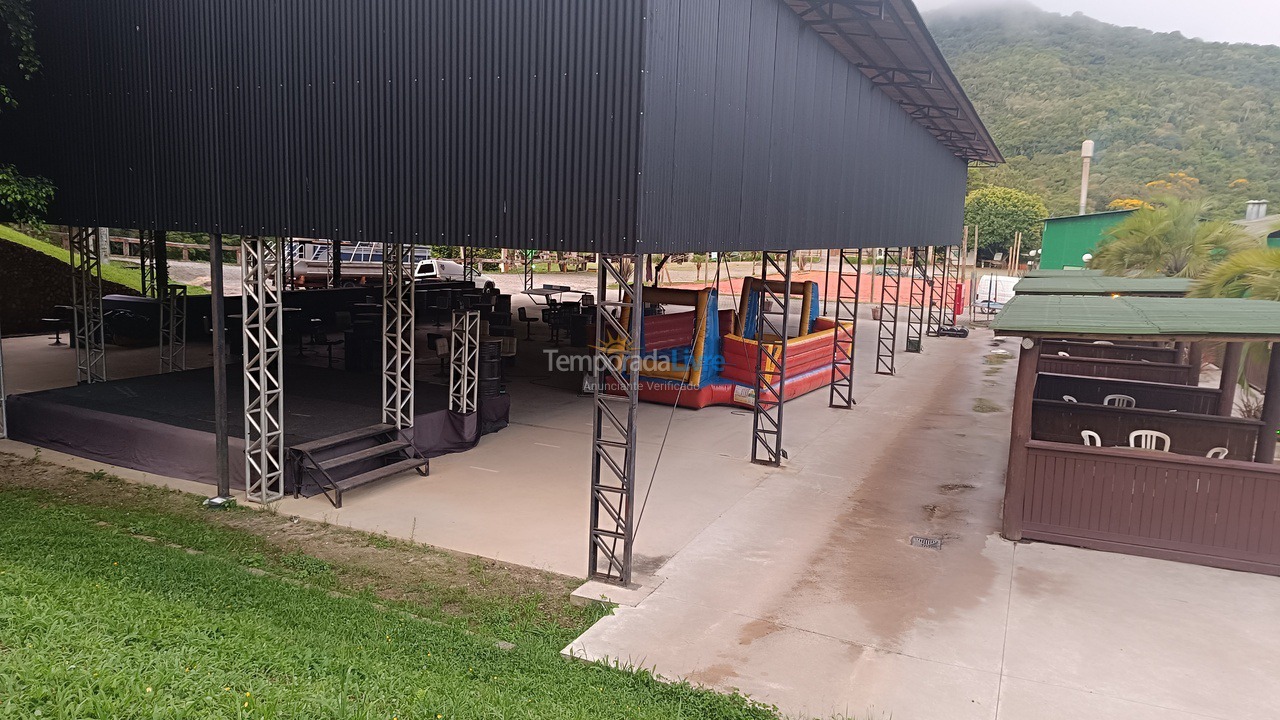 Chácara / sítio para aluguel de temporada em Campina Grande do Sul (Capivari Ecoresort)