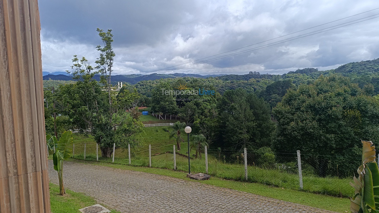 Chácara / sítio para aluguel de temporada em Campina Grande do Sul (Capivari Ecoresort)