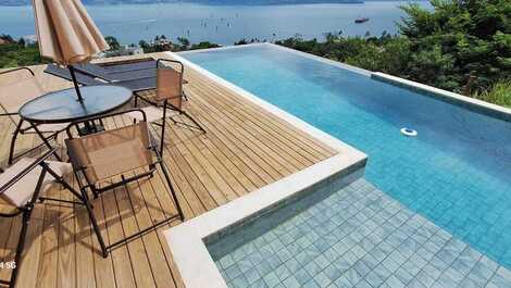 Piscina, prainha e deck