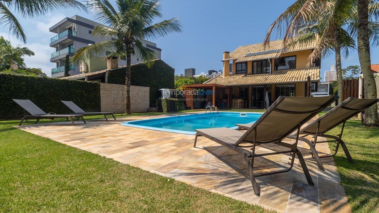 House for vacation rental in Bombinhas (Canto Grande)