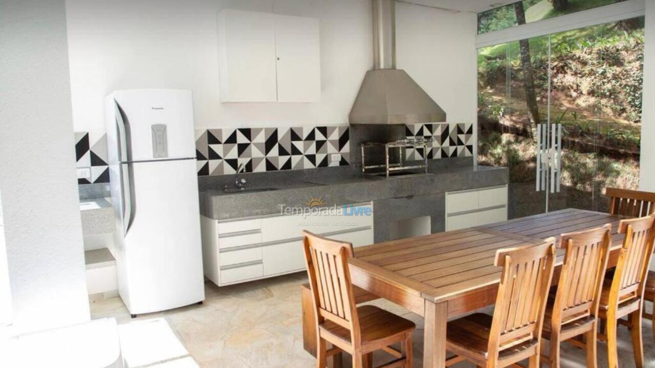 Apartamento para aluguel de temporada em Campos do Jordão (Capivari)