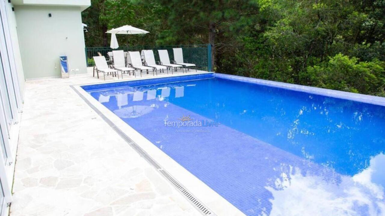 Apartamento para aluguel de temporada em Campos do Jordão (Capivari)