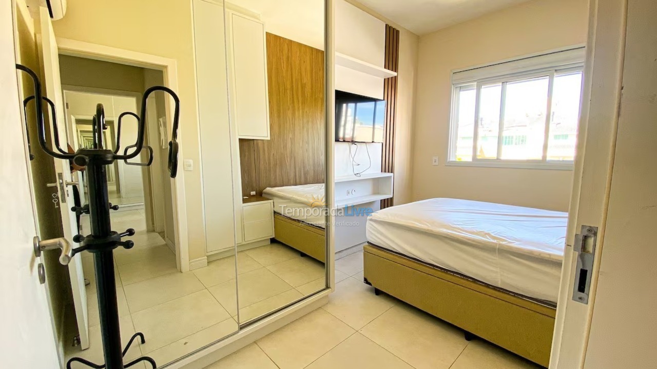 Apartamento para alquiler de vacaciones em Governador Celso Ramos (Praia de Palmas)