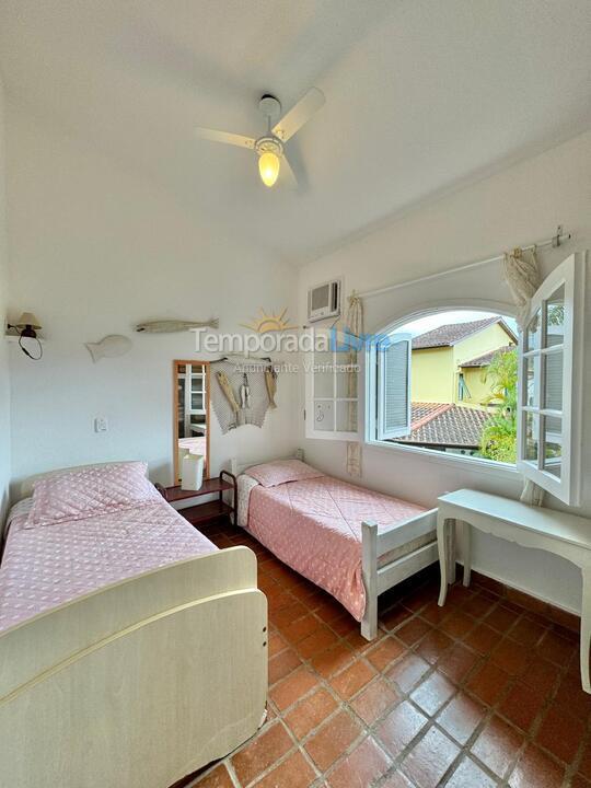 Casa para alquiler de vacaciones em São Sebastião (Praia da Baleia)