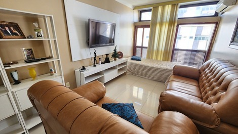 Pitangueiras 3 bedrooms air cond., 1 block from the sea, prime location