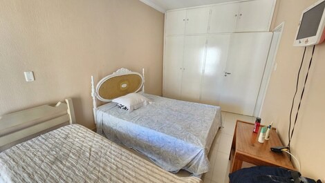 Pitangueiras 3 bedrooms air cond., 1 block from the sea, prime location