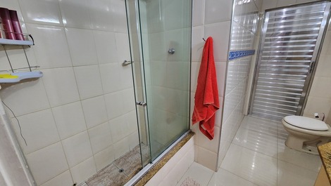 Pitangueiras 3 bedrooms air cond., 1 block from the sea, prime location