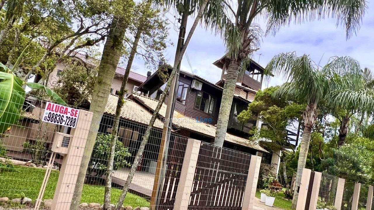 Casa para aluguel de temporada em Palhoça (Guarda do Embaú)