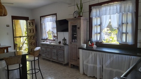 2-suite house 50m from the sea in 1200m2 of private garden/7 people//AC