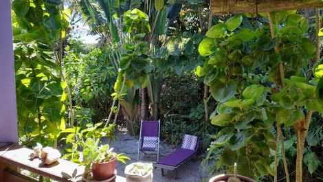 2-suite house 50m from the sea in 1200m2 of private garden/7 people//AC