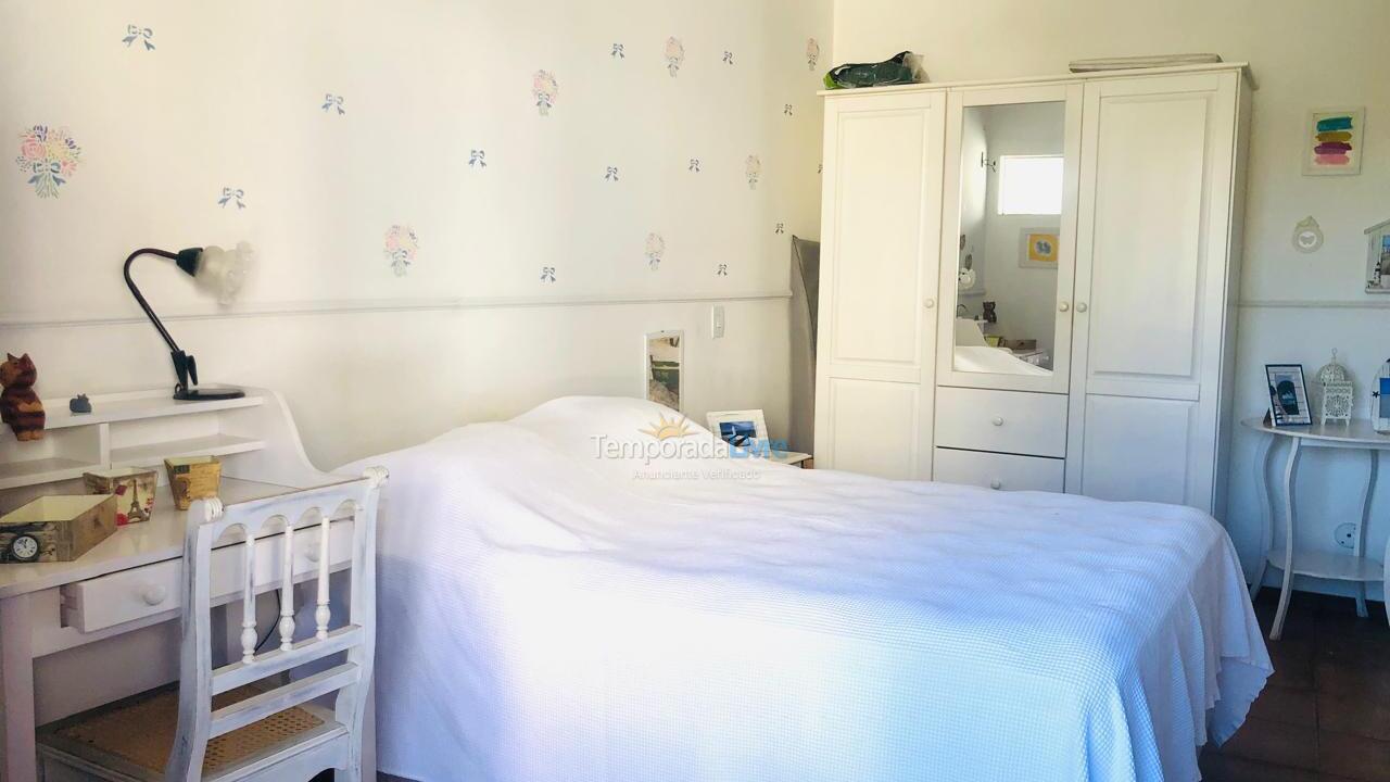 Casa para aluguel de temporada em Cabo Frio (Praia do Forte)