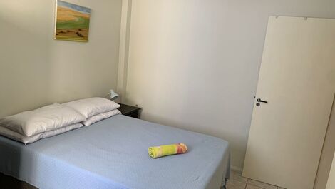 Apartamento de 1 dormitorio con vista lateral y pies en la arena