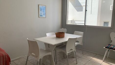 Apartamento de 1 dormitorio con vista lateral y pies en la arena