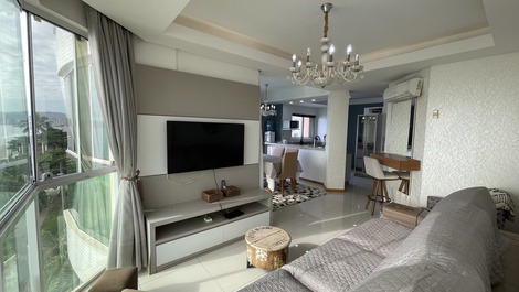 Apartamento 3 suítes frente mar Itapema Meia Praia SC