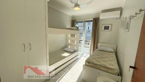 On the main avenue of Bombas, with a side view of the sea!