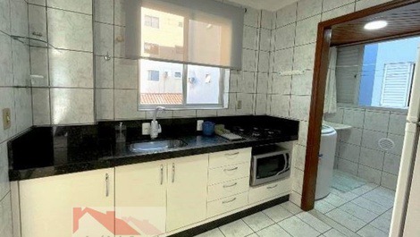 On the main avenue of Bombas, with a side view of the sea!