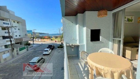 On the main avenue of Bombas, with a side view of the sea!