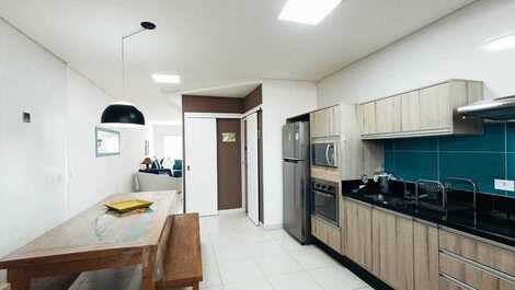 8 people, shared pool, private barbecue, rental.