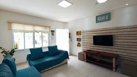 8 people, shared pool, private barbecue, rental.