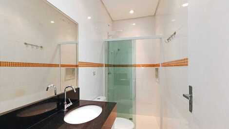 8 people, shared pool, private barbecue, rental.