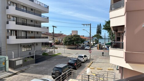 APTO 2 QUARTOS A 50 METROS DO MAR EM BOMBAS