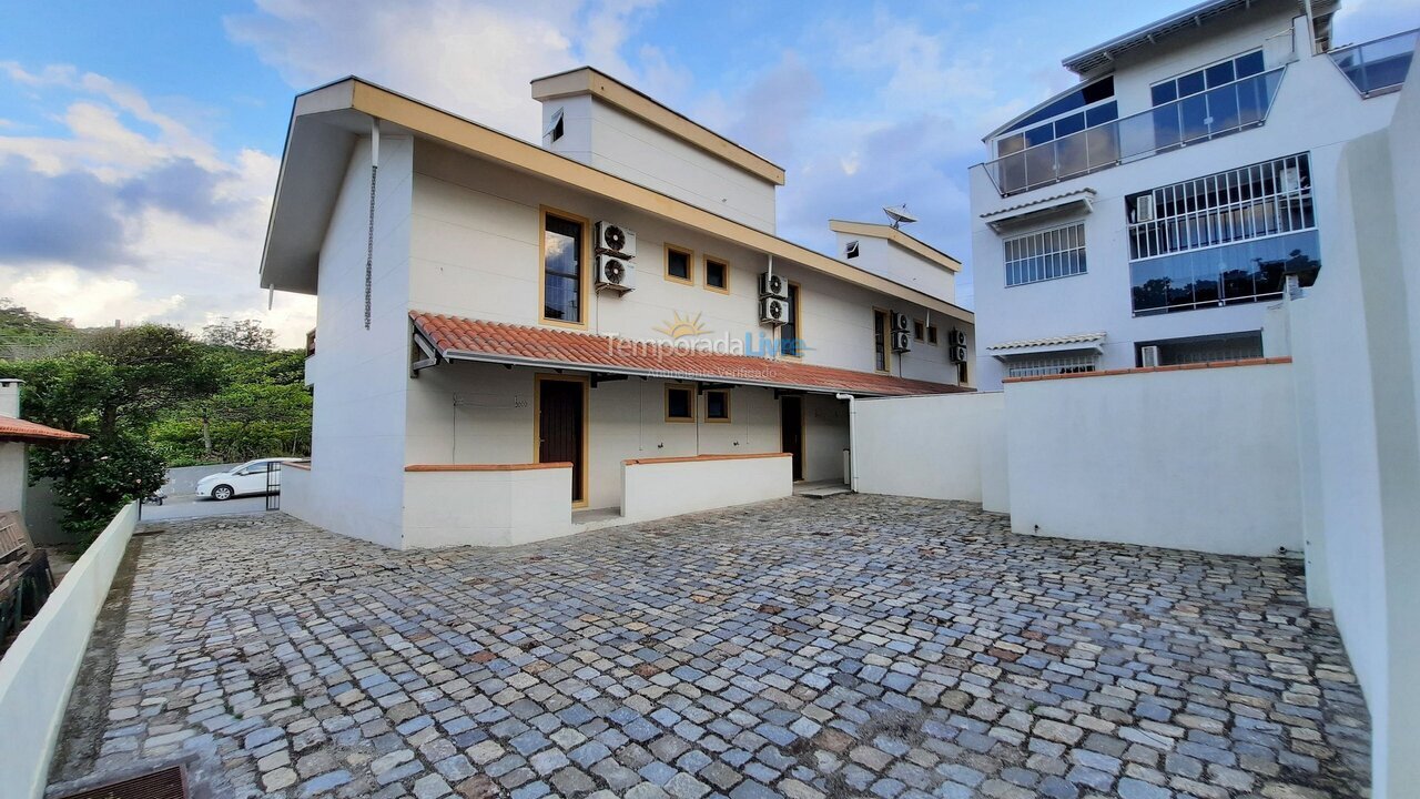 Apartment for vacation rental in Bombinhas (Praia de Bombas)