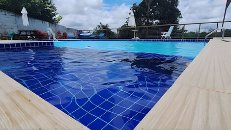 Refugio con vista al bosque y piscina