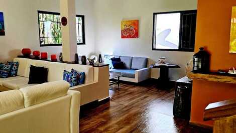 Piscina em 600 m2 de jardim