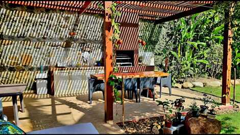 Piscina em 600 m2 de jardim