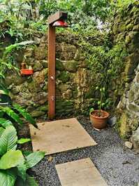 Piscina em 600 m2 de jardim