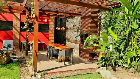 Piscina em 600 m2 de jardim